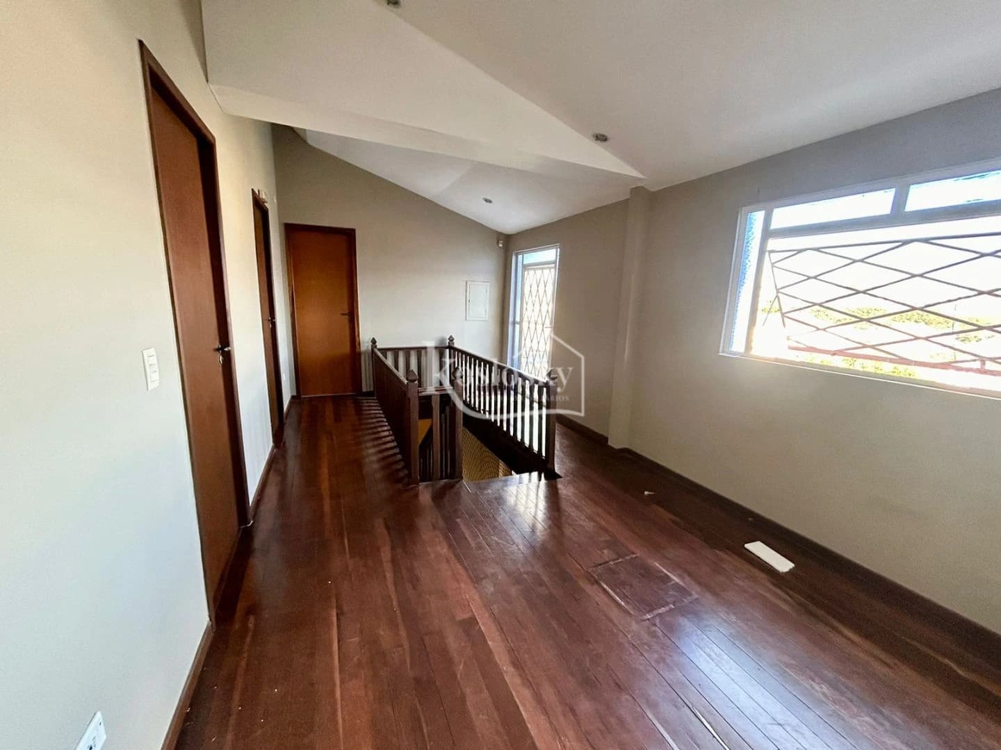 Quarto semi mobiliado no Centro