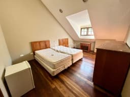 Quarto semi mobiliado no Centro 2