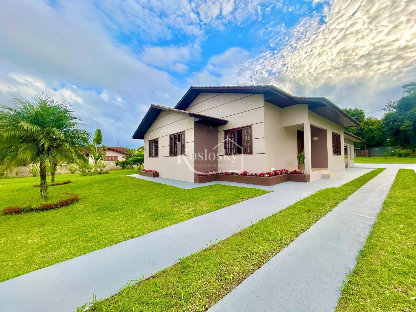 Casa com Grande Terreno - Colônia Francesa