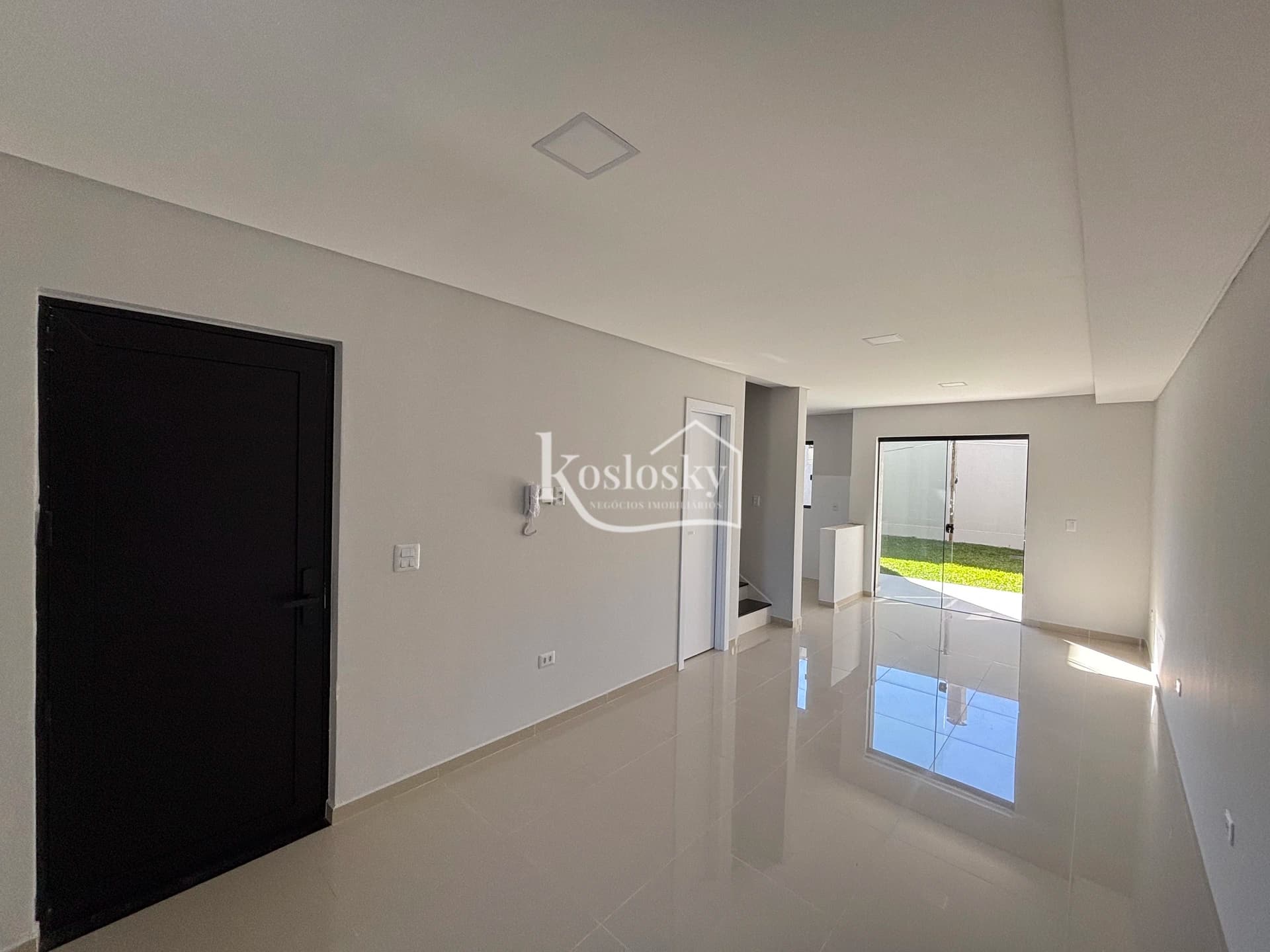 Triplex em Condomínio na Colônia Francesa