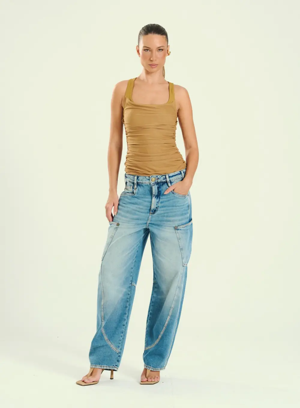 Calça Jeans Wide Leg Utilitária com Bolsos Laterais